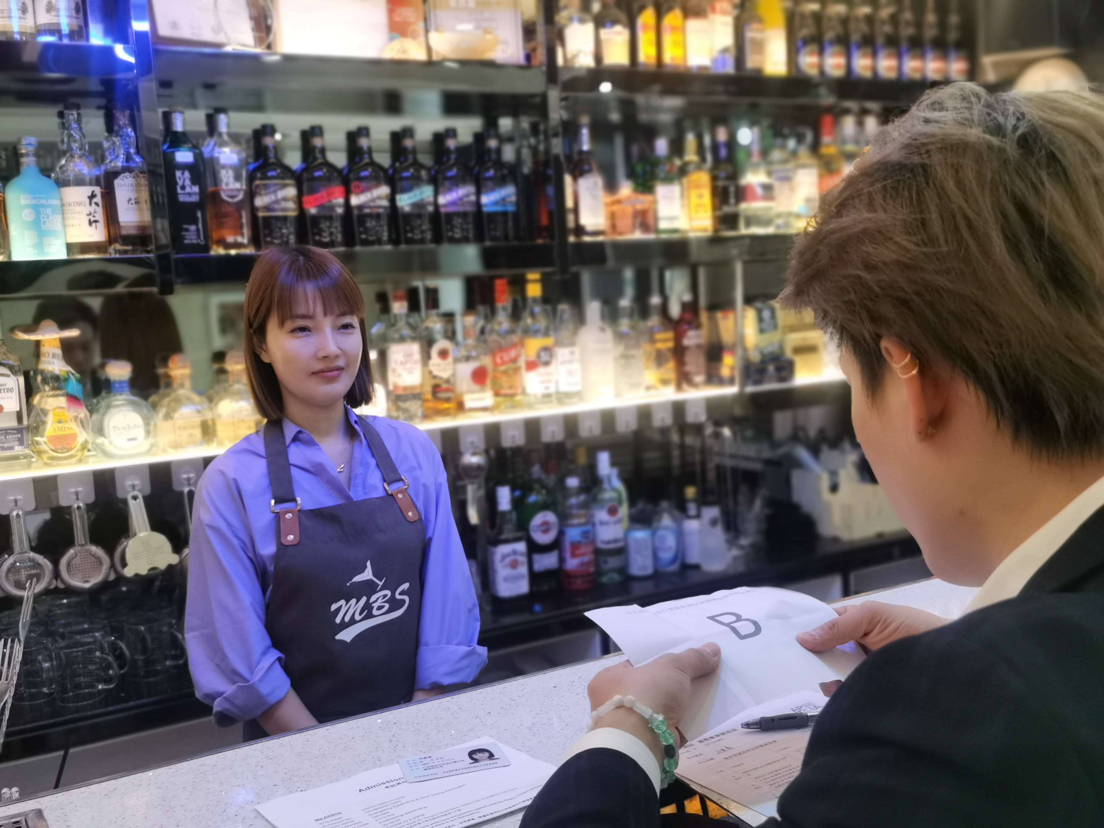 zct:广州马天尼调酒师工作室解析：本地调酒培训哪家口碑好选择指南